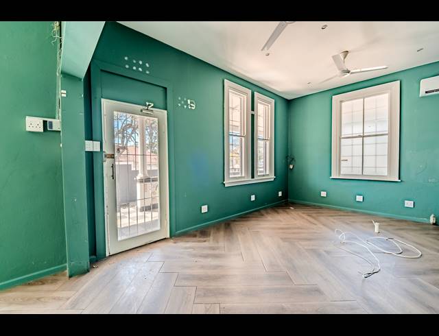 200M² OFFICE FOR SALE IN ESSENWOOD